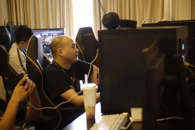 Uzi和厂长将作为LOL公益大使，将在13周年盛典公布后续公益计划