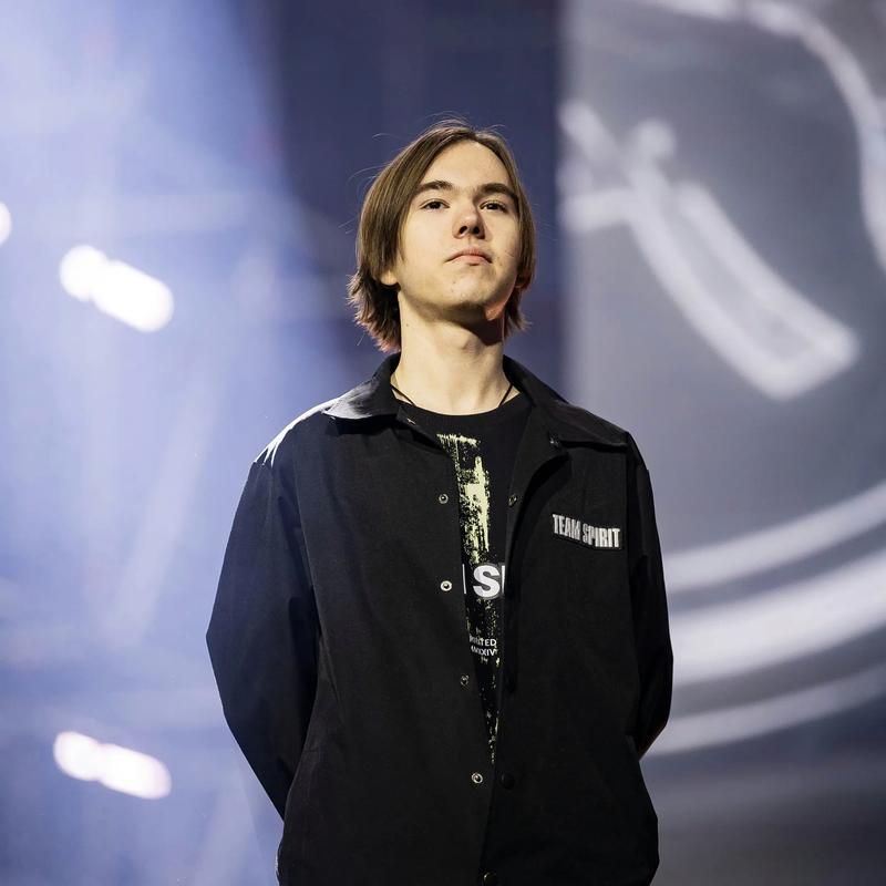 它真的进化了！Kanavi Wei 坚决锁定了她的兄弟，女枪将输出拉到最大，帮助 Top Esports 赢得了第一局