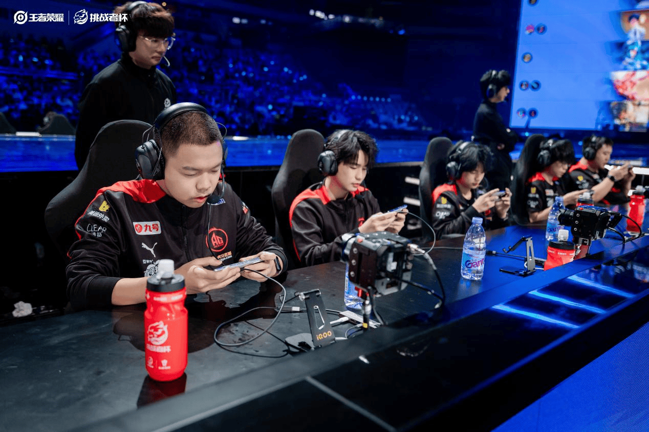 Tian 在 LPL 中三次获得亚军，与 Top Esports 一起。你如何评价 Tian 在 Top Esports 中的表现？